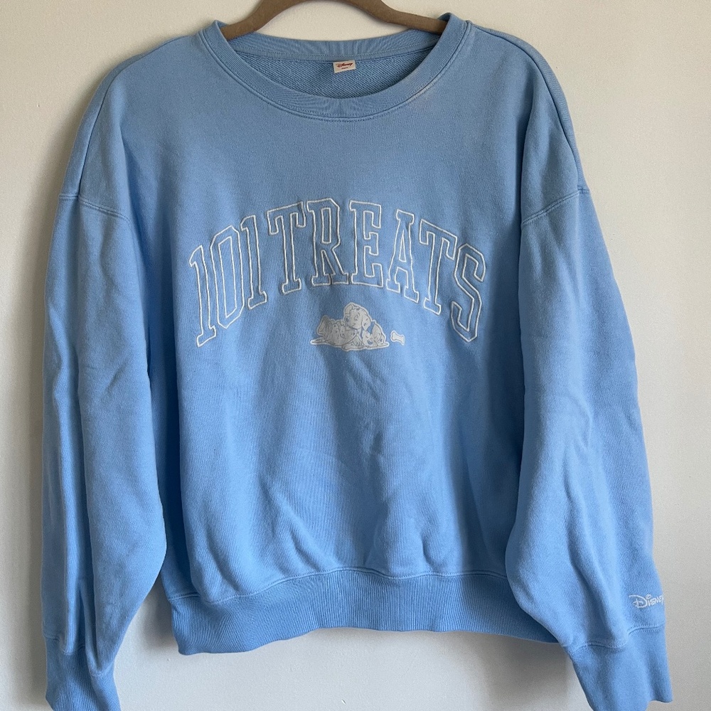 Uniqlo DISNEY small blue 101 Dalmatians pullover, "101 Treats" in good condition